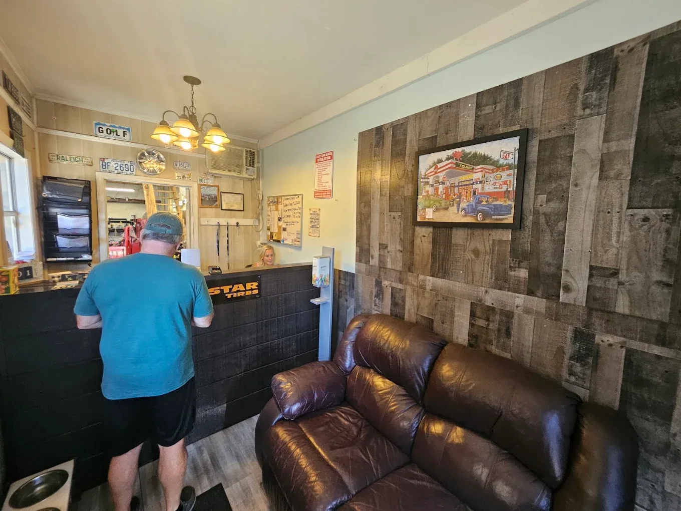 The front counter and waiting area at Glenns Bay Automotive